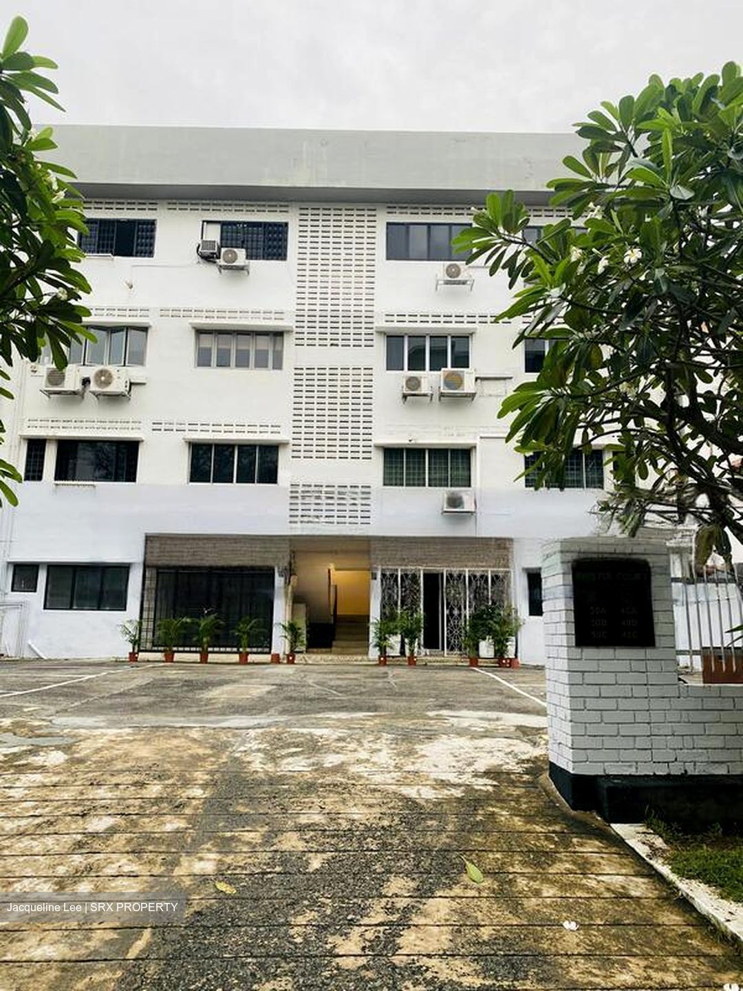 Boon Lay Shopping Centre (D22), Shop House #458182701